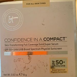 IT Cosmetics Confidence in a Compact (deep)